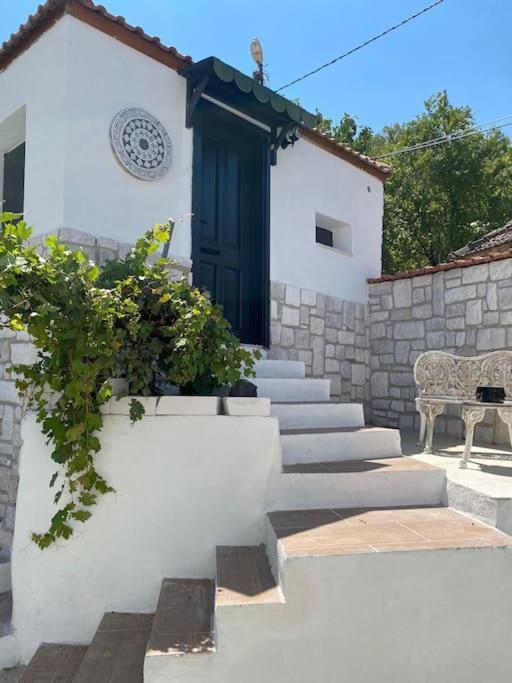 Oezel Havuzlu Kiralik Tas Villa Kusadası Exterior foto